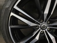 Volvo XC60 R Line Alufelgen Winterreifen 255/40 R 21 Pirelli 2017 6,7-5,3mm 8,5J ET49,5 31423854 5x108