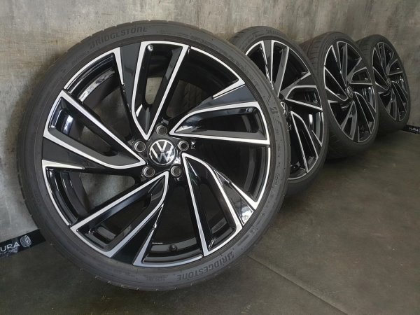 Genuine OEM VW Golf 8 5H R GTI GTD Adelaide Alloy Rims Summer Tyres 235/35 R 19 2020 Bridgestone 5,1-4,6mm 8J ET50 5H0601025R 5x112