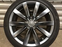 VW Passat B8 3G Alltrack Chennai Alloy Rims 4 Season Tyres 245/40 R 19 TPMS 99% Continental 8mm 2017