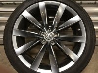 VW Passat B8 3G Alltrack Chennai Alloy Rims 4 Season Tyres 245/40 R 19 TPMS 99% Continental 8mm 2017