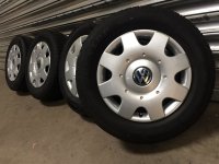 Genuine OEM VW Tiguan 7N Steel Rims Winter Tyres 215/65 R 16 2xDunlop DOT 2015 2xHankook DOT 2014 | 5-4,2mm