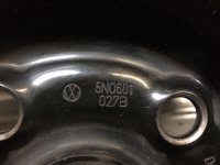 VW Tiguan 1 5N 5N0601027B Stahlfelgen Winterreifen 215/65 R 16 RDKS Hankook 5,3-3,5mm 2016
