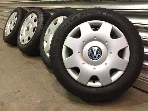 VW Touran 2 5TA 5QA601027A Stahlfelgen Winterreifen 205/60 R 16 Dunlop 8,1-3,5mm 2015