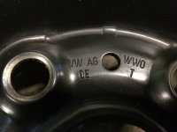 VW Tiguan 1 5N 7N 7N0601027E Steel Rims Winter Tyres 215/65 R 16 Dunlop 6,1-4,1mm 2015