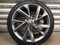 Genuine OEM Skoda Octavia 5E RS Alloy Rims Vega Platin Summer Tyres 225/40 R 18 Nexen NEW 5E0601025BM 7,5J x 18 Inch ET51 +