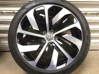VW Arteon 3G Montevideo 3G8601025P Alufelgen Sommerreifen 245/40 R 19 Seal Pirelli 7mm 2019
