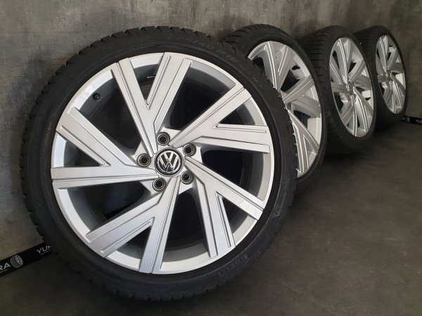 VW Golf 8 5H R GTI GTD Bergamo Alloy Rims Winter Tyres 225/40 R 18 2021 Pirelli 7,8mm 7,5J ET51 5H0601025AB SILBER 5x112